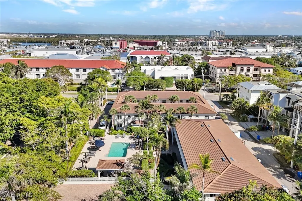 950 7th Avenue S Naples FL 34102