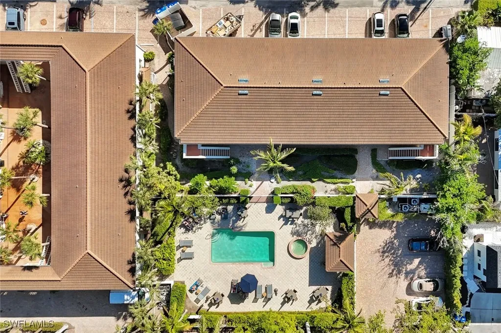 950 7th Avenue S Naples FL 34102