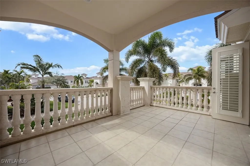 580 Avellino Isle Circle Naples FL 34119