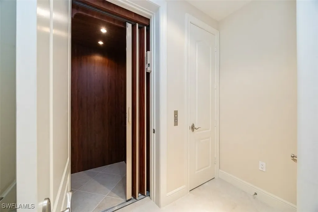 580 Avellino Isle Circle Naples FL 34119