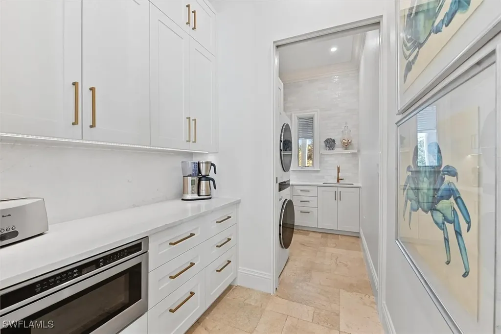 173 9th Avenue S Naples FL 34102
