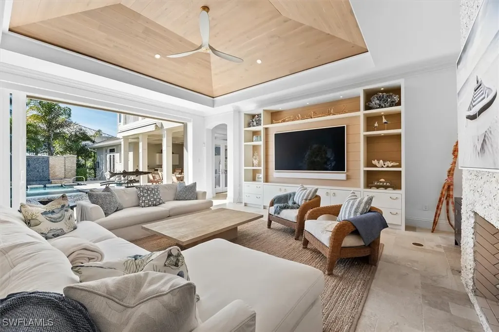 173 9th Avenue S Naples FL 34102