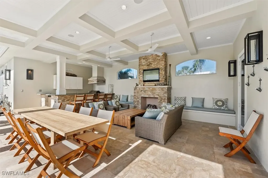 173 9th Avenue S Naples FL 34102