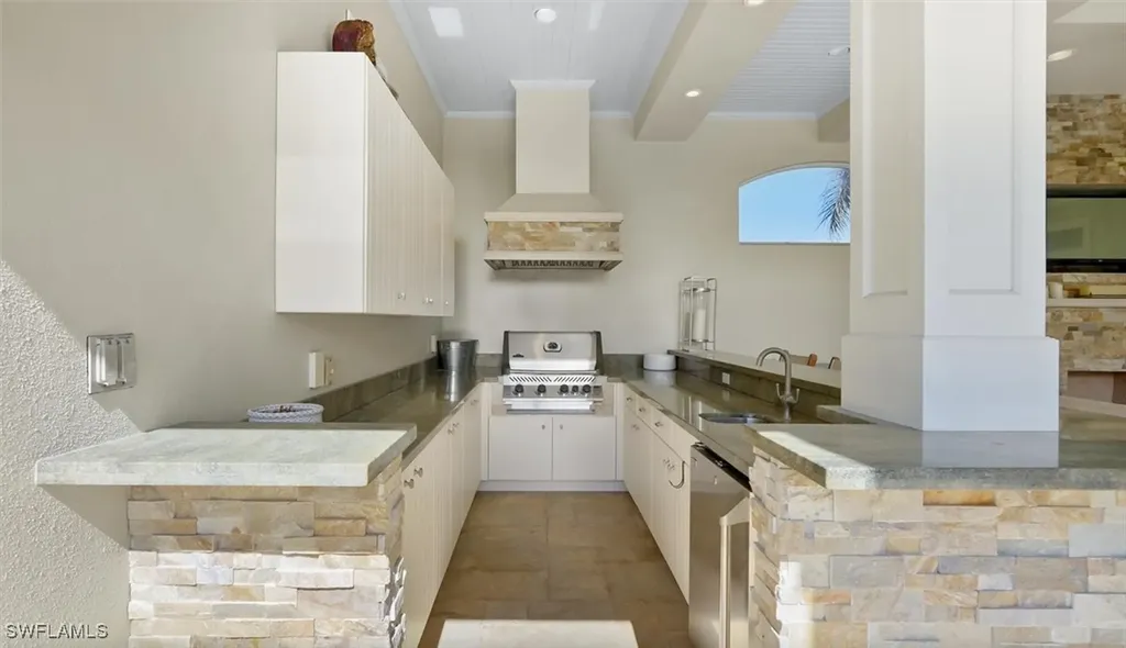 173 9th Avenue S Naples FL 34102