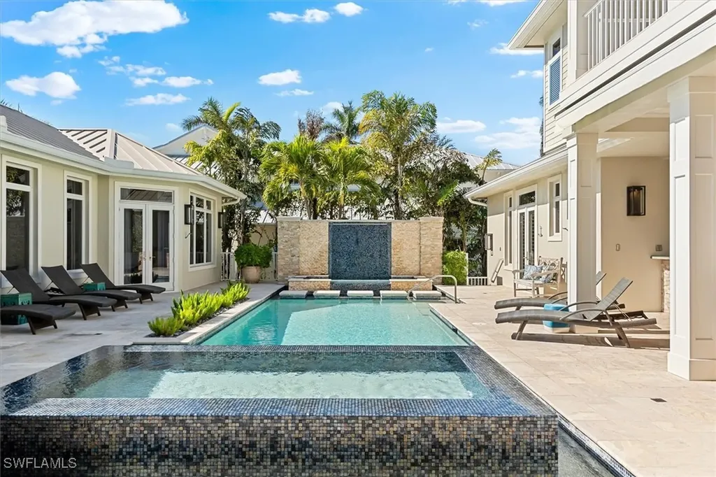 173 9th Avenue S Naples FL 34102