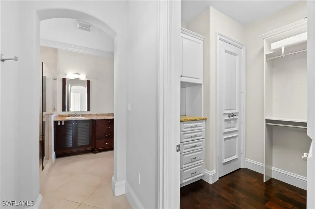 173 9th Avenue S Naples FL 34102
