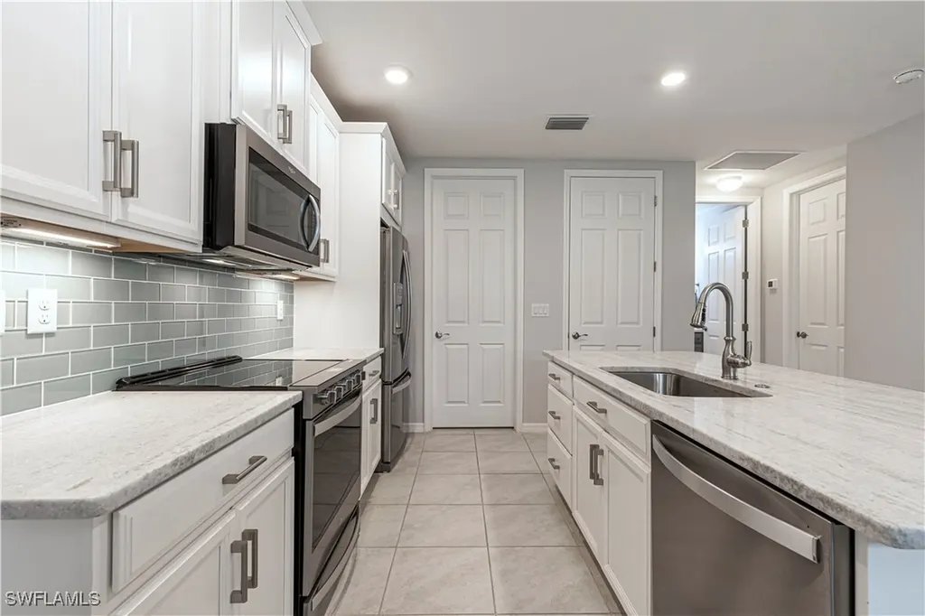 14635 Edgewater Circle Naples FL 34114