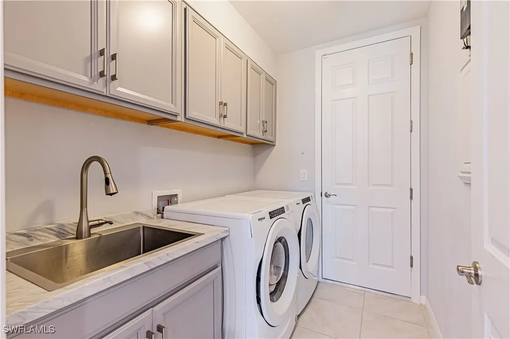 14635 Edgewater Circle Naples FL 34114