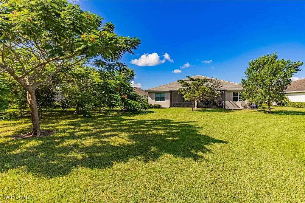 14635 Edgewater Circle Naples FL 34114