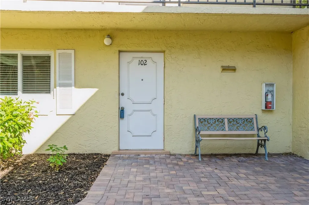 8049 Country Road Fort Myers FL 33919