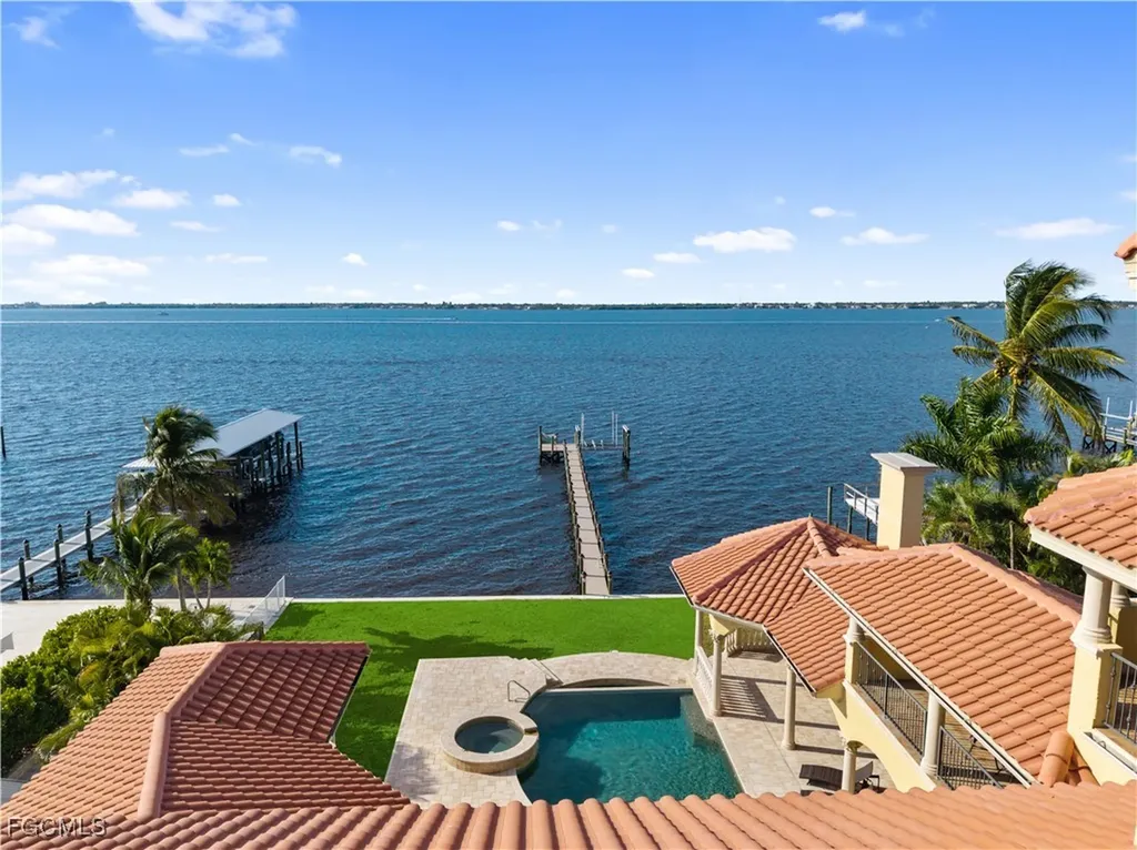 2704 Shriver Drive Fort Myers FL 33901