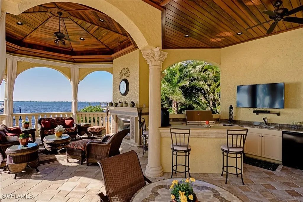 2704 Shriver Drive Fort Myers FL 33901