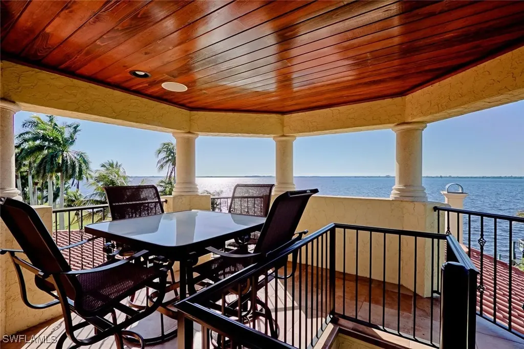 2704 Shriver Drive Fort Myers FL 33901