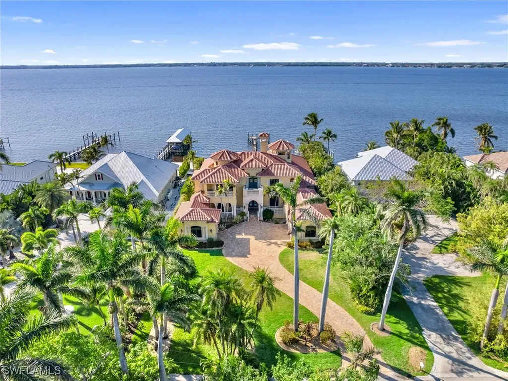 2704 Shriver Drive Fort Myers FL 33901