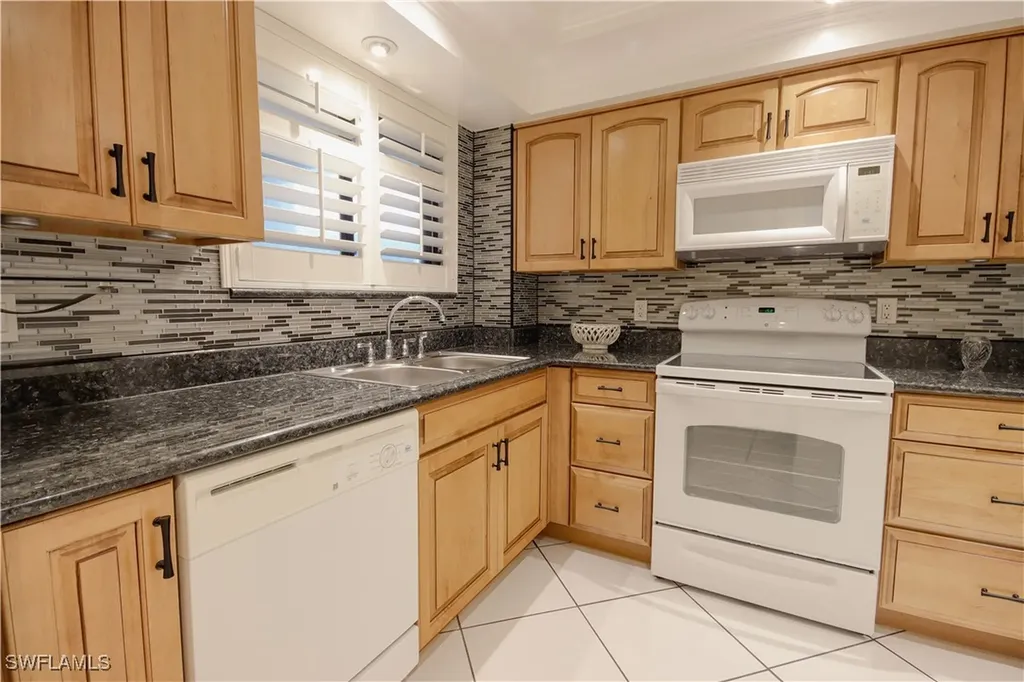 2121 Collier Avenue Fort Myers FL 33901