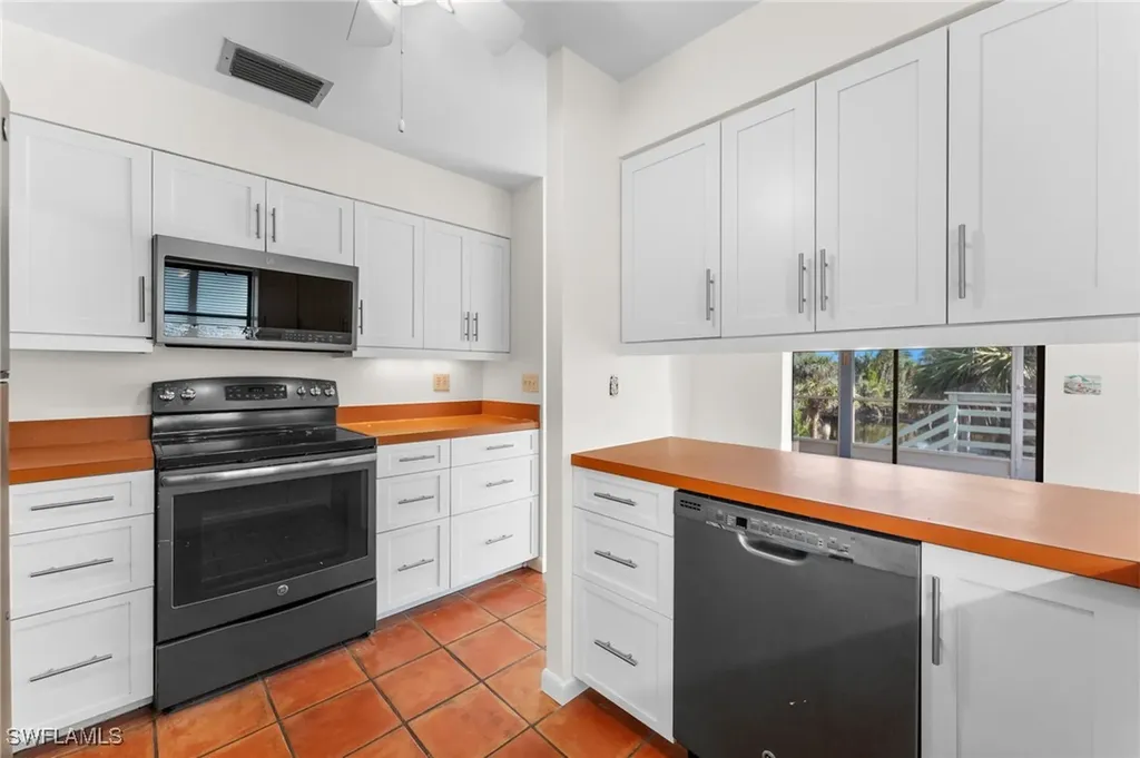 662 E Rocks Drive Sanibel FL 33957