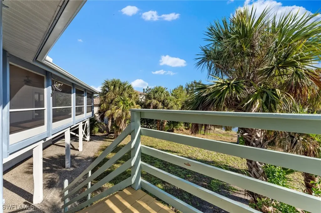 662 E Rocks Drive Sanibel FL 33957