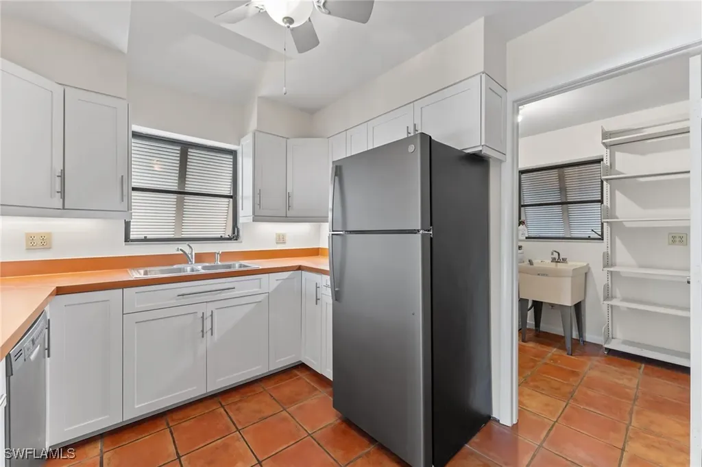 662 E Rocks Drive Sanibel FL 33957