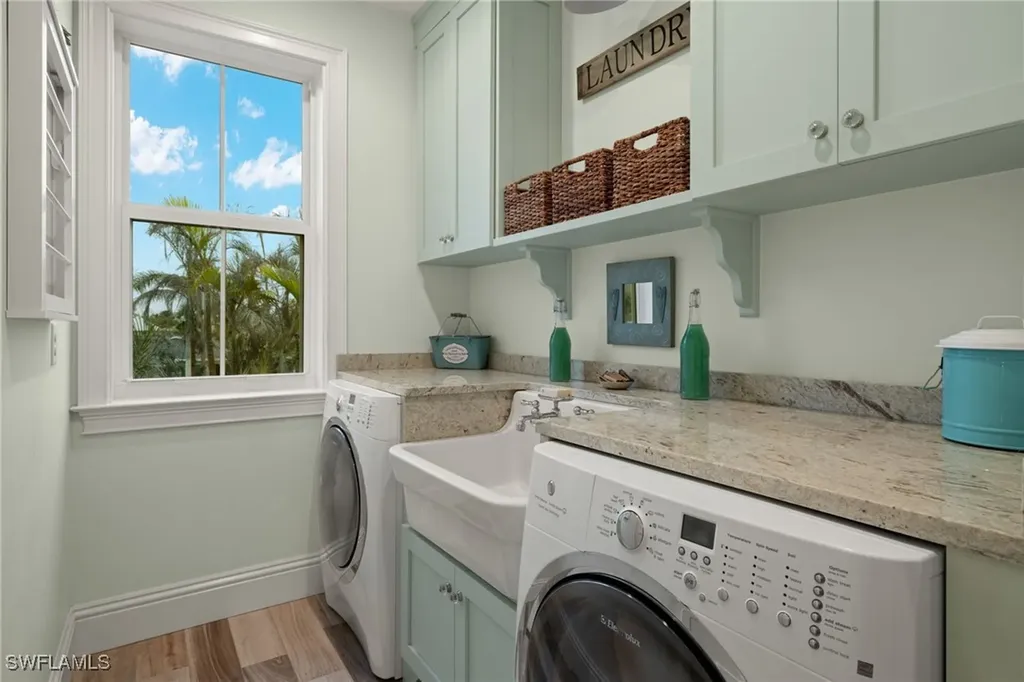 1114 Seagrape Lane Sanibel FL 33957
