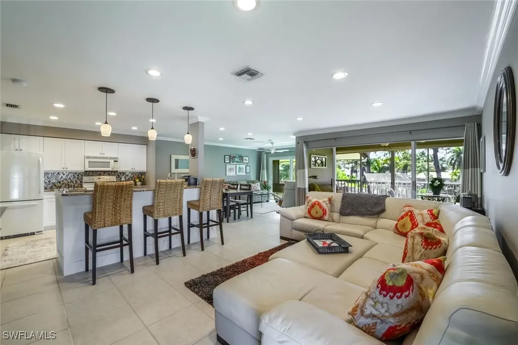 Naples FL, 4150 Belair Lane, Unit 203