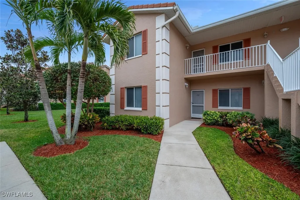 700 Saratoga Circle Naples FL 34104