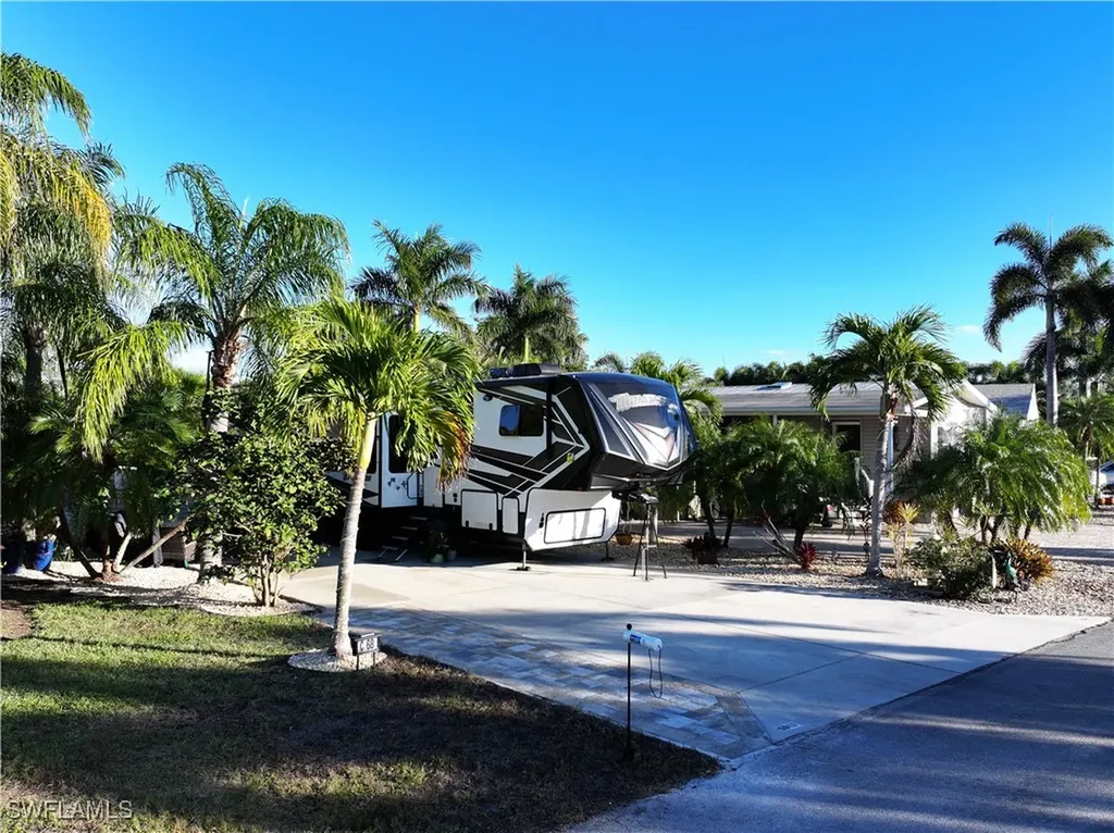 5811 Pathwood Court Fort Myers FL 33905