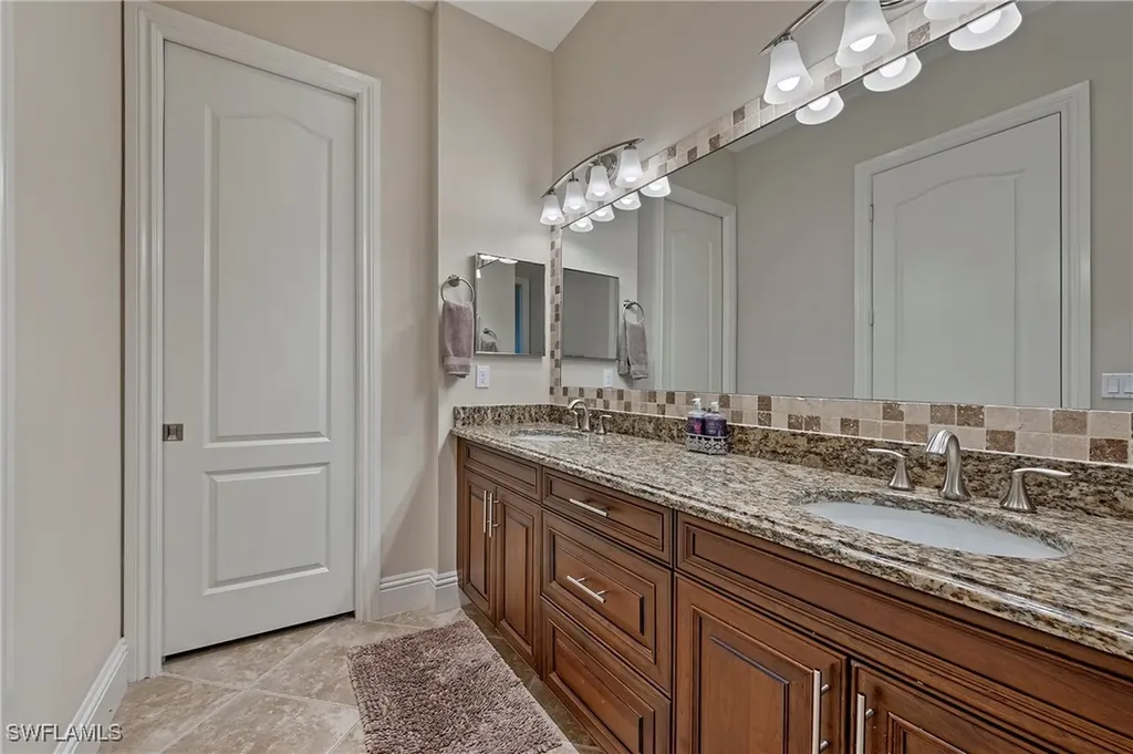 582 110th Avenue N Naples FL 34108