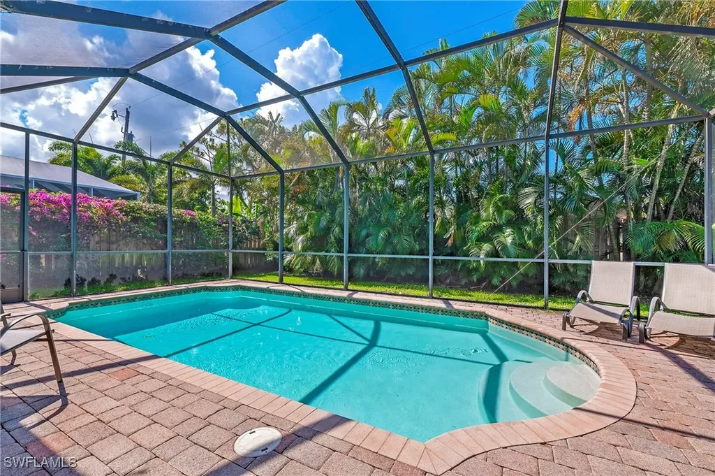 582 110th Avenue N Naples FL 34108