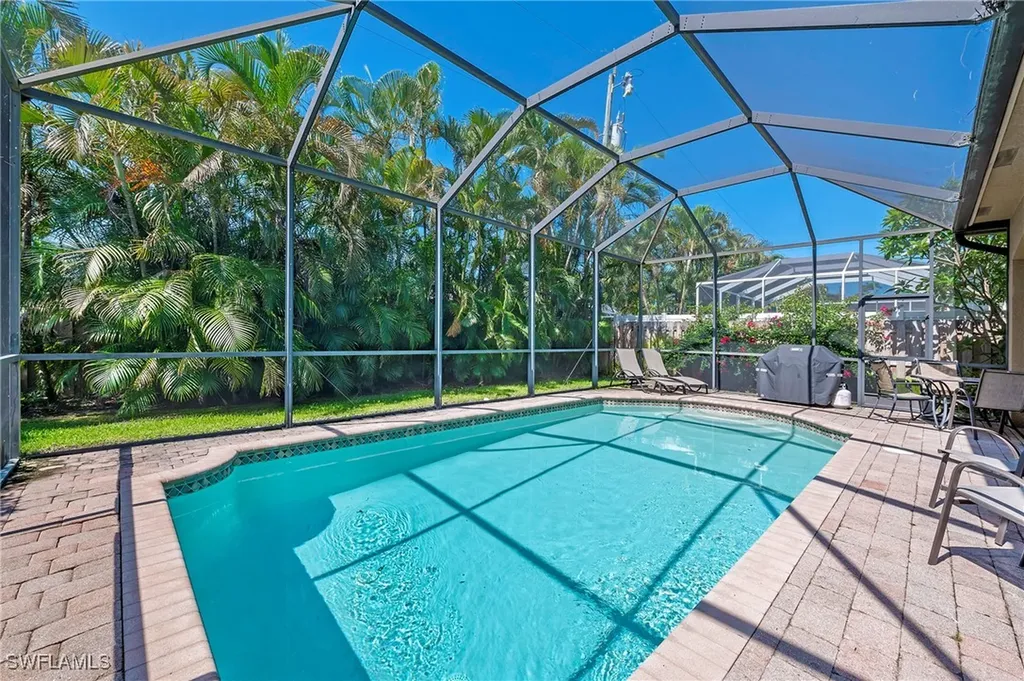 582 110th Avenue N Naples FL 34108