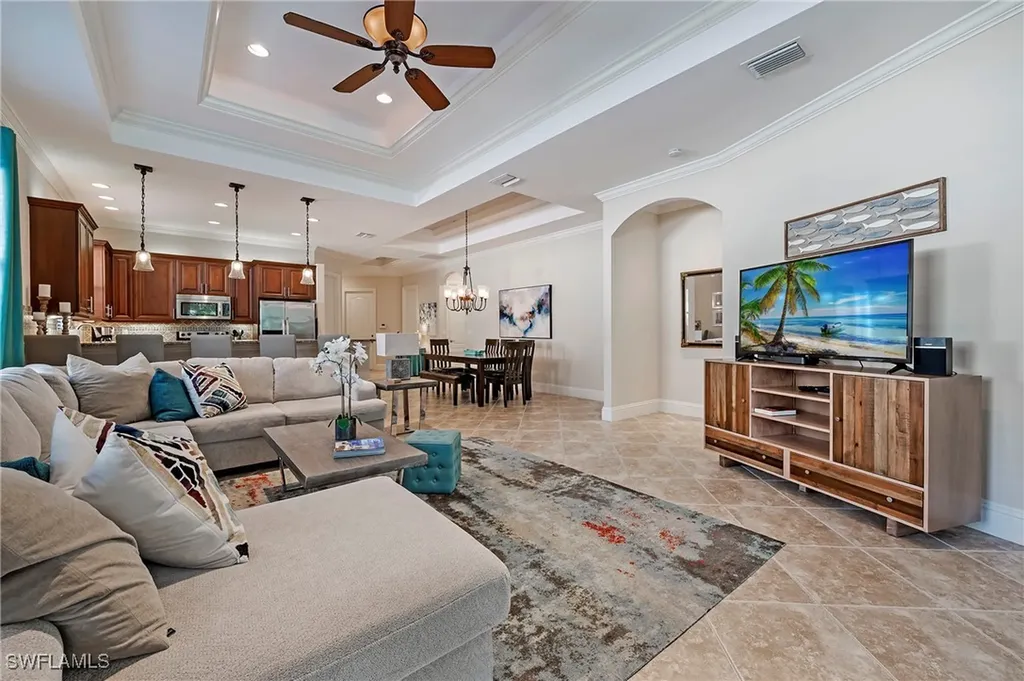 582 110th Avenue N Naples FL 34108