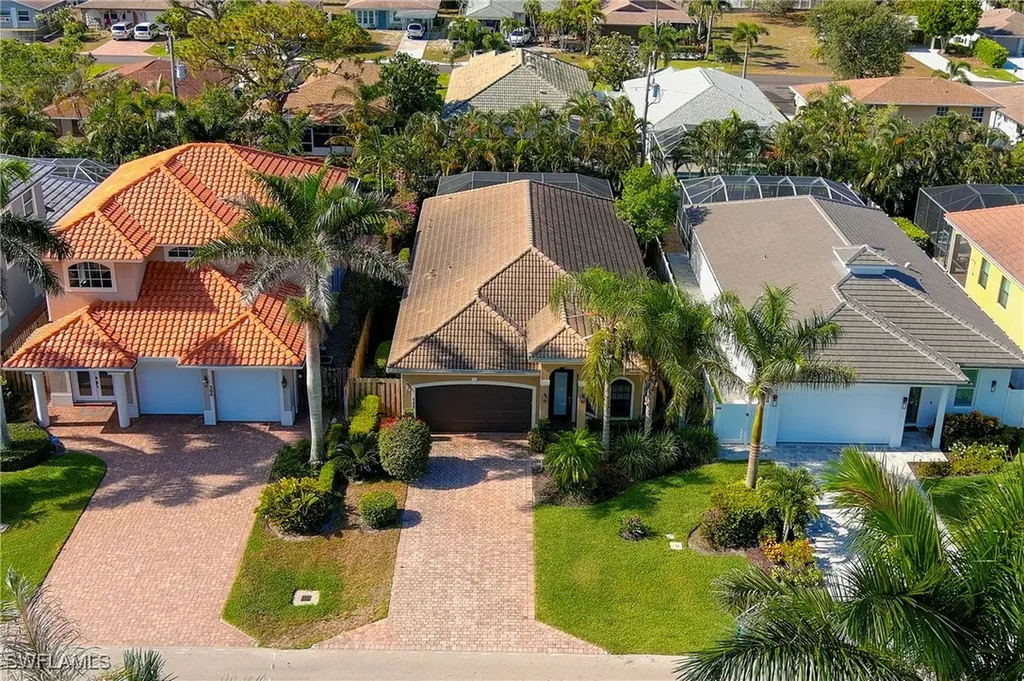 582 110th Avenue N Naples FL 34108