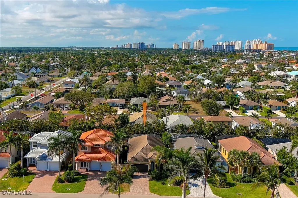 582 110th Avenue N Naples FL 34108
