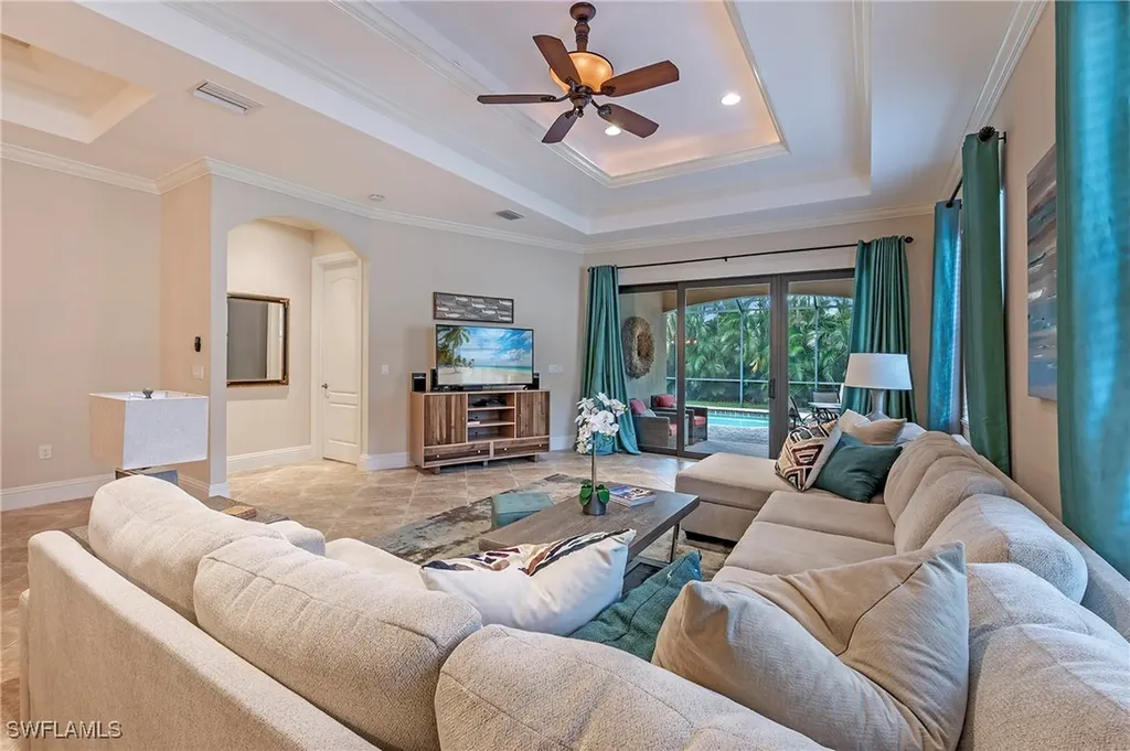 582 110th Avenue N Naples FL 34108