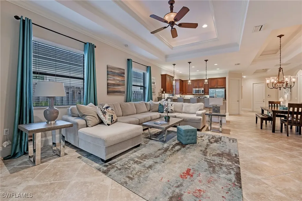 582 110th Avenue N Naples FL 34108