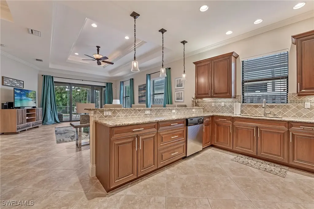 582 110th Avenue N Naples FL 34108