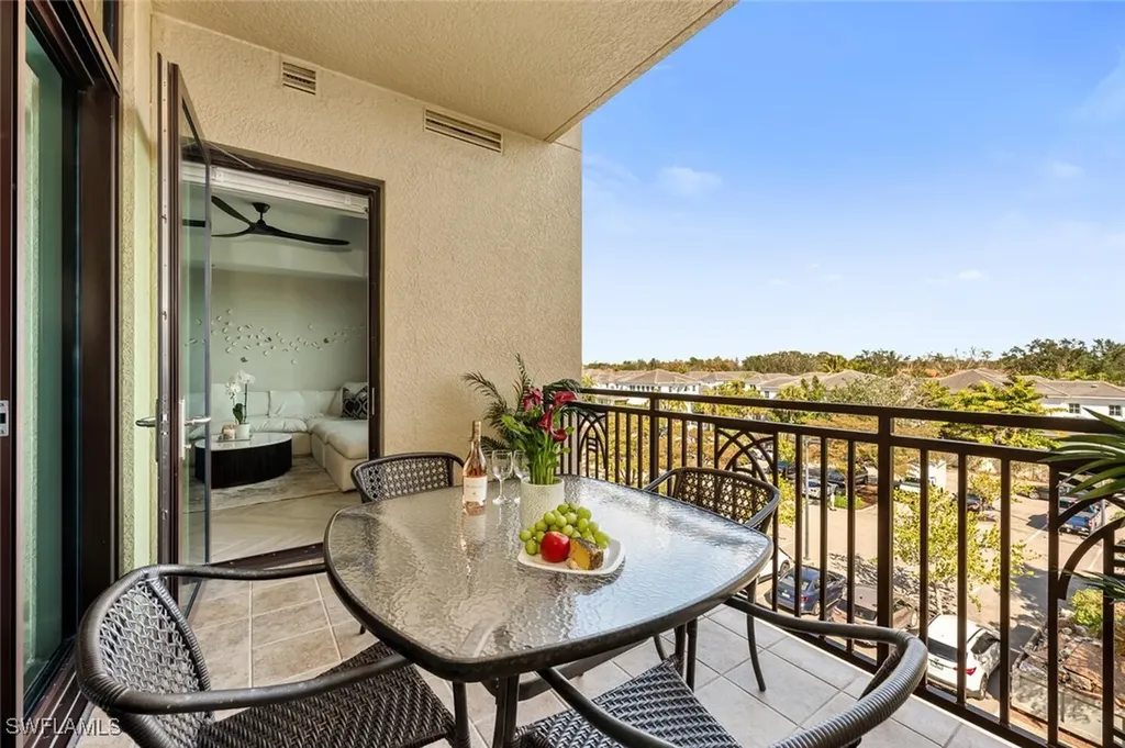 9115 Strada Place Naples FL 34108