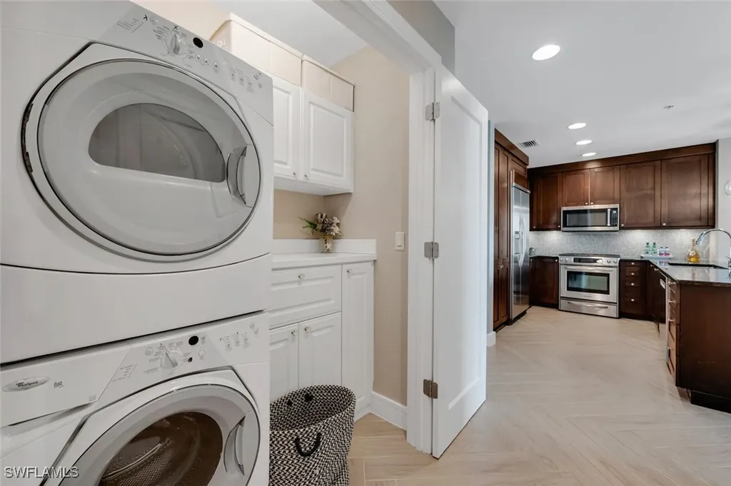 9115 Strada Place Naples FL 34108