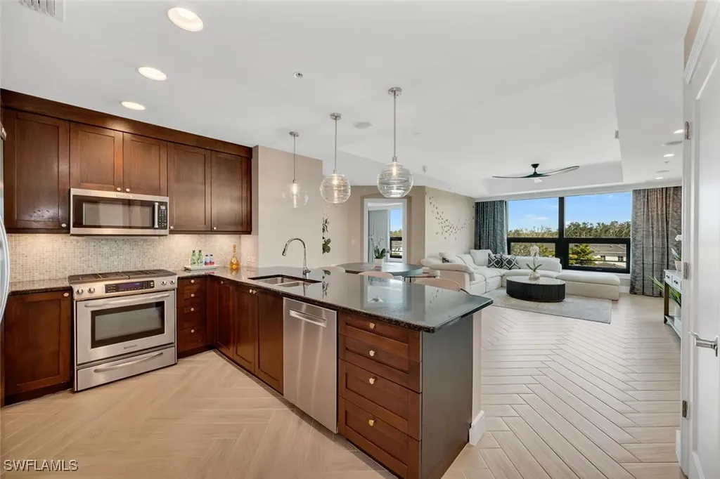 9115 Strada Place Naples FL 34108
