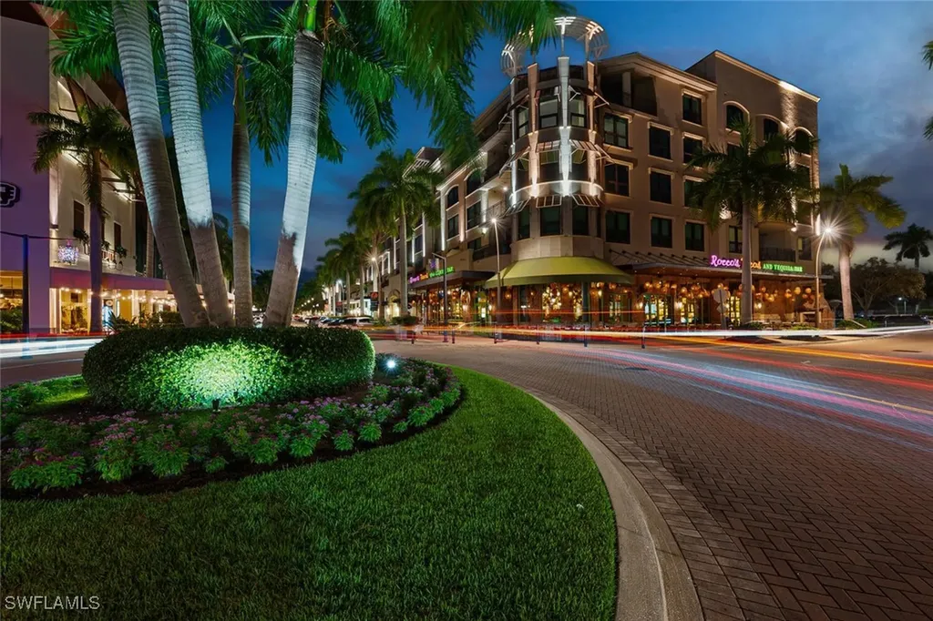 9115 Strada Place Naples FL 34108