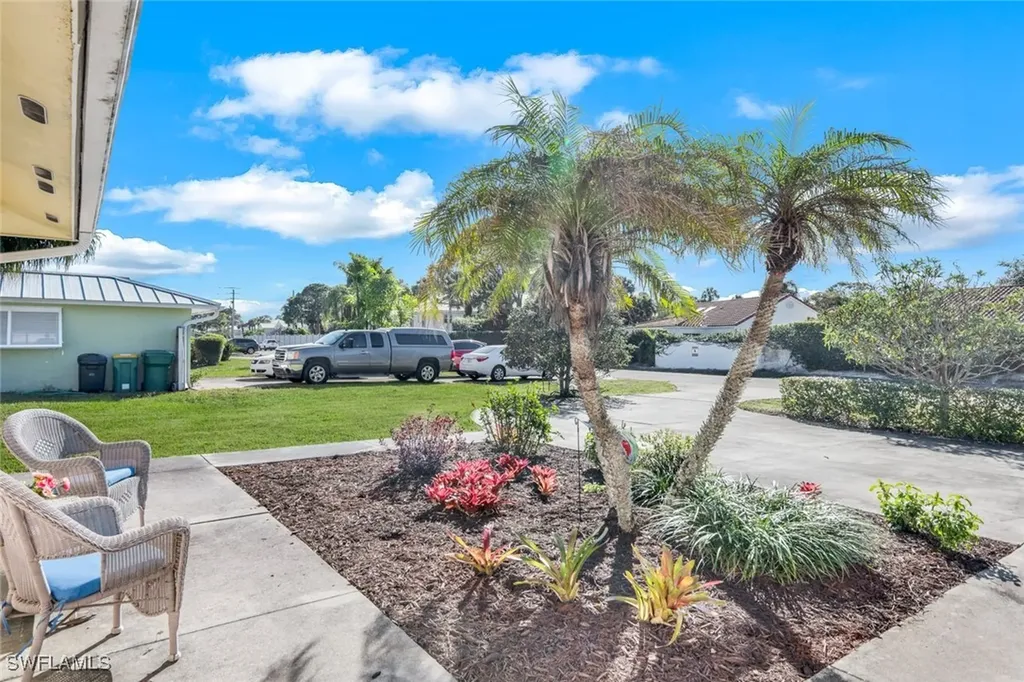 761 91st Avenue N Naples FL 34108