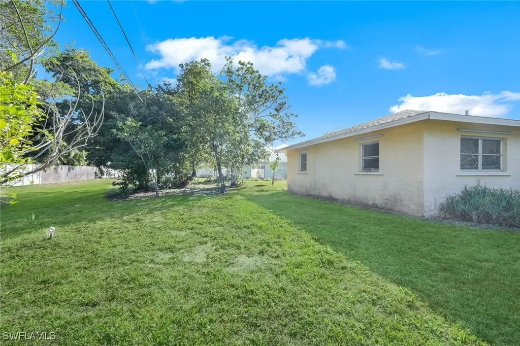 761 91st Avenue N Naples FL 34108