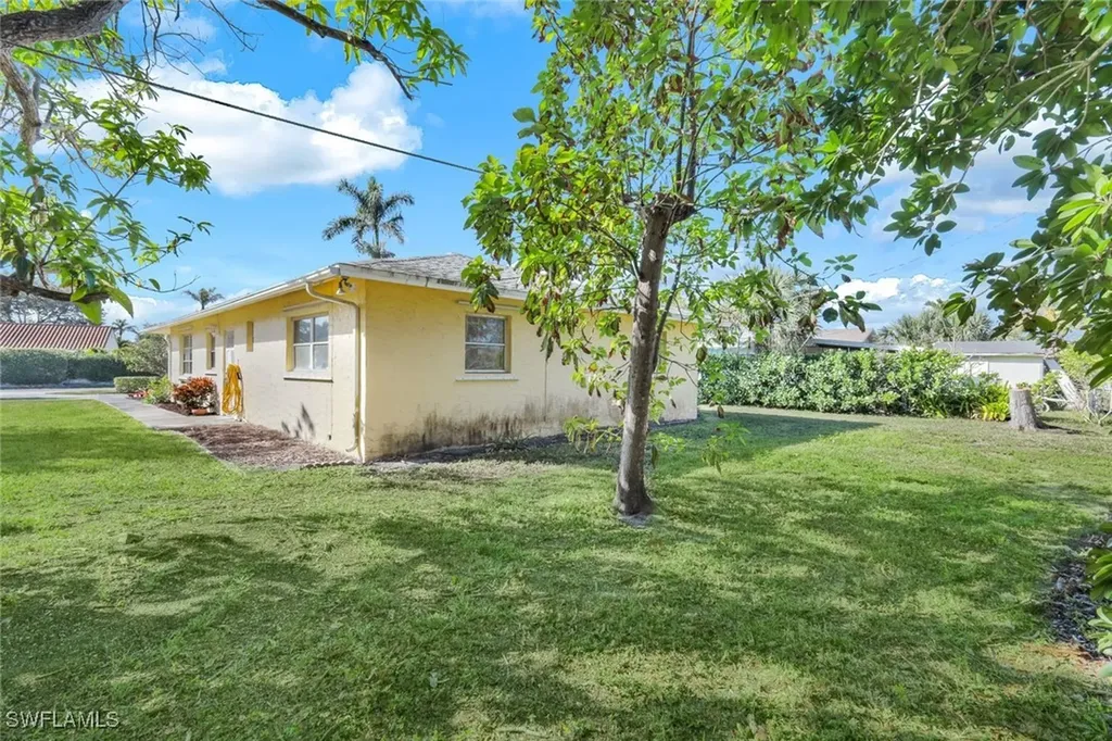 761 91st Avenue N Naples FL 34108