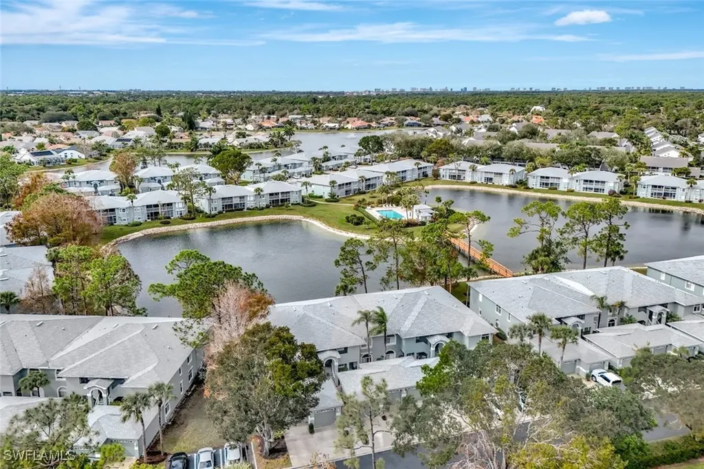 Naples FL, 925 New Waterford Drive, Unit G201