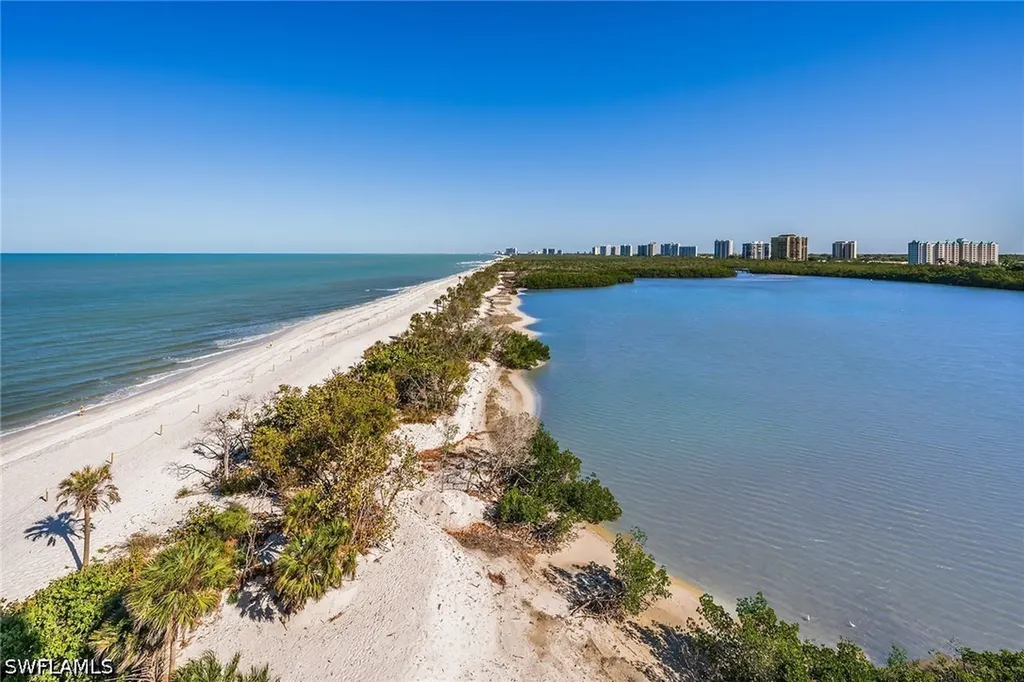 10 Seagate Drive Naples FL 34103