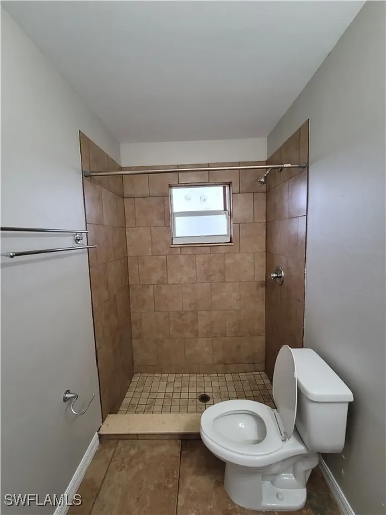 1417 NE 8th Terrace Cape Coral FL 33909