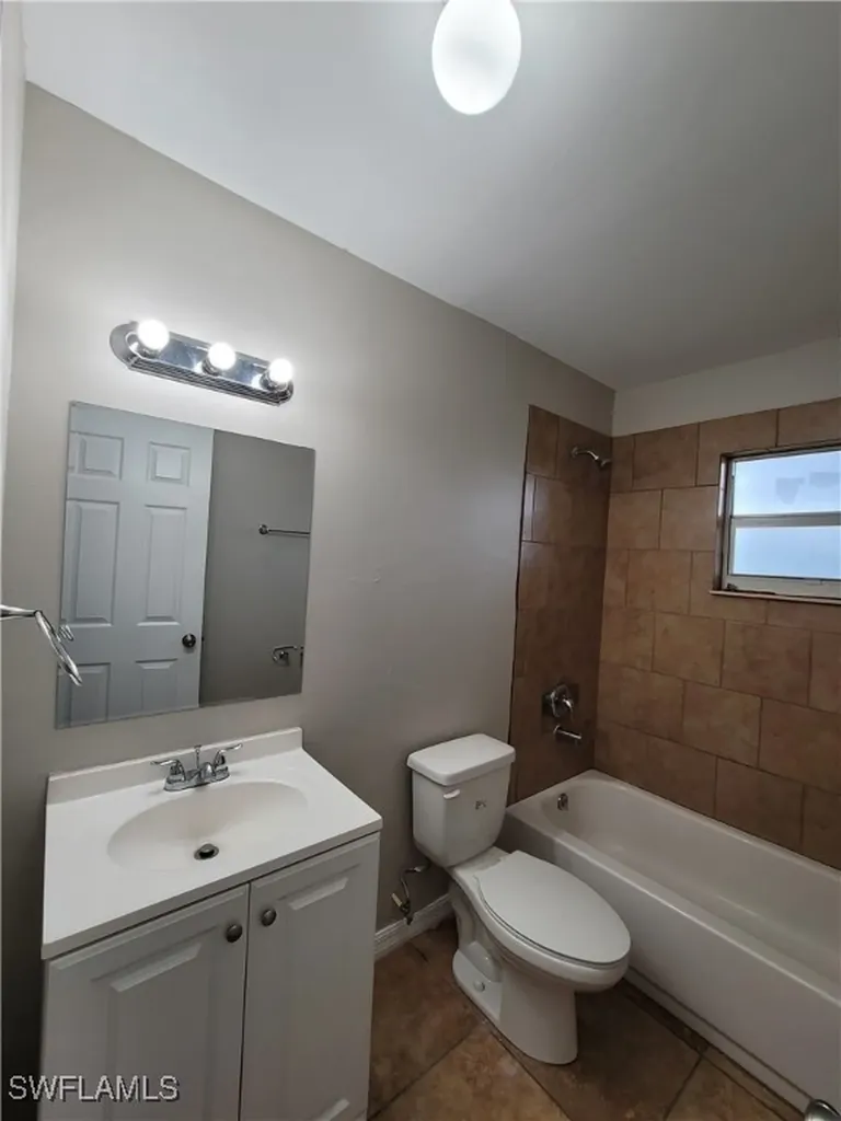 1417 NE 8th Terrace Cape Coral FL 33909