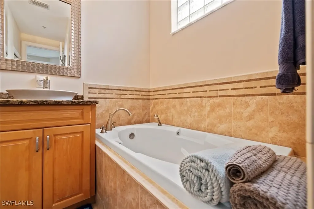 4610 SE 5th Place Cape Coral FL 33904