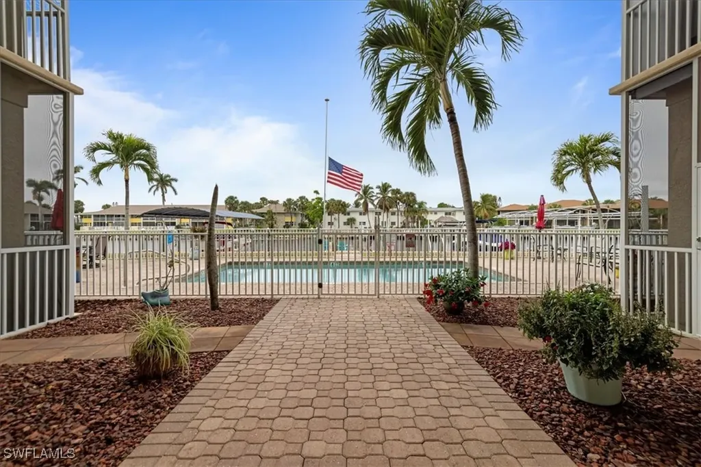 4610 SE 5th Place Cape Coral FL 33904