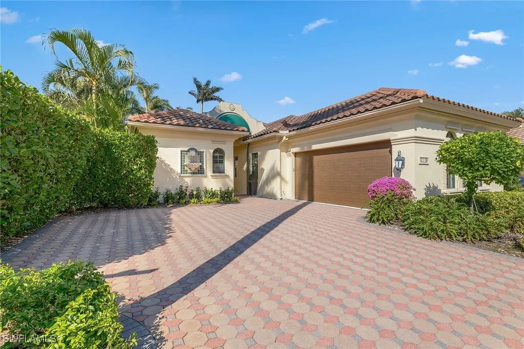 215 Point Salerno Naples FL 34108