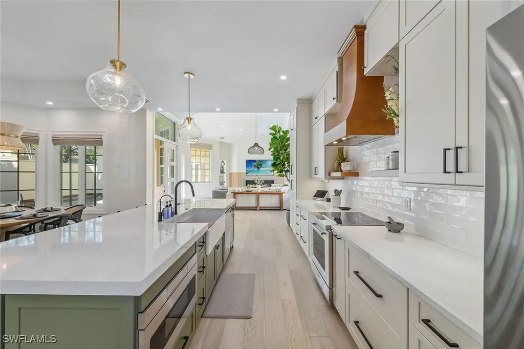 215 Point Salerno Naples FL 34108